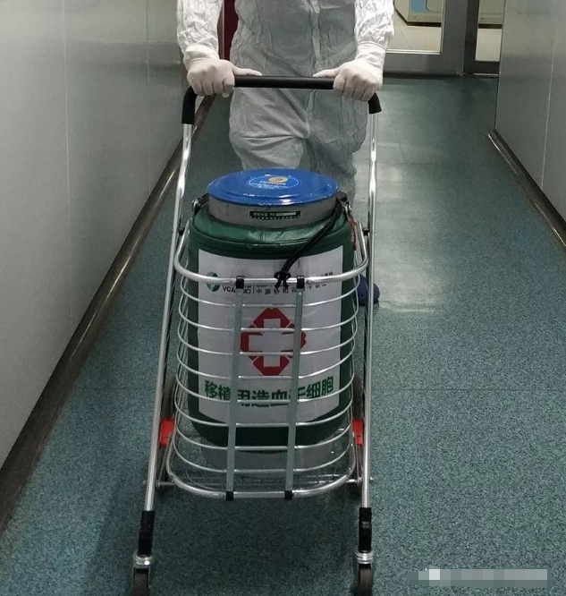 使用東亞系列液氮罐轉運中 使用東亞系列液氮罐轉運中